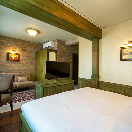 Tin Hotel