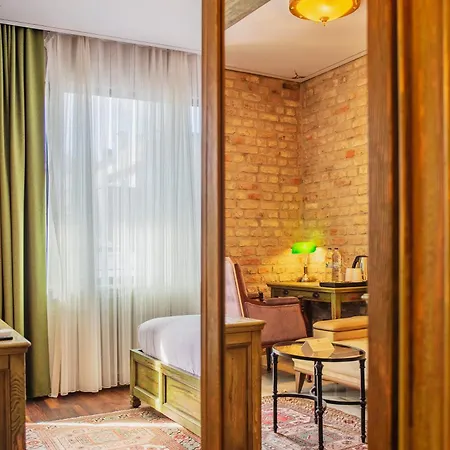 Tin イスタンブール