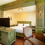 Tin Hotel
