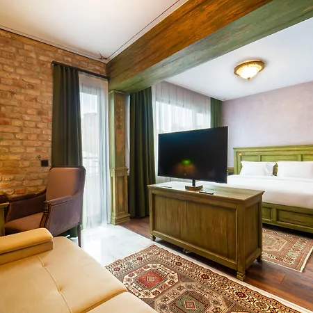 Tin Hotel